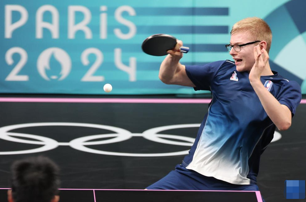 英国网球队力克欧洲网球队，费德勒送出助攻的简单介绍