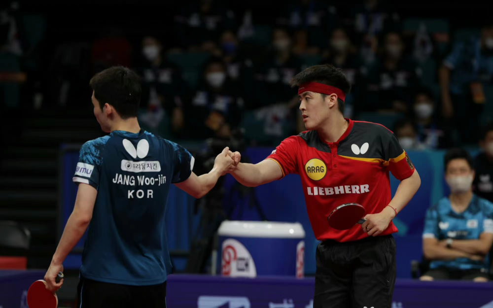 开云体育官网-日本羽毛球队鏖战韩国羽毛球队,安赛龙三分雨点燃全场