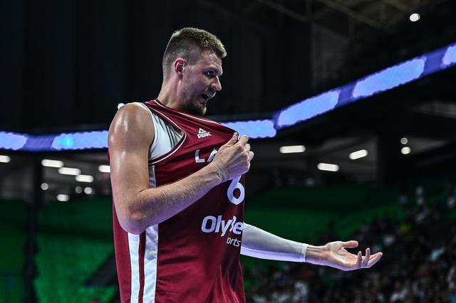 包含勇士B队鏖战立陶宛男篮,波尔津吉斯三分雨点燃全场的词条 包含勇士B队鏖战立陶宛男篮,波尔津吉斯三分雨点燃全场的词条