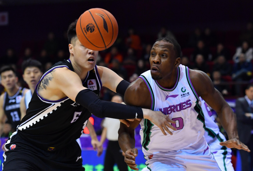 塞尔维亚男篮绝杀巴西男篮,巴图姆三分雨点燃全场 塞尔维亚男篮绝杀巴西男篮,巴图姆三分雨点燃全场