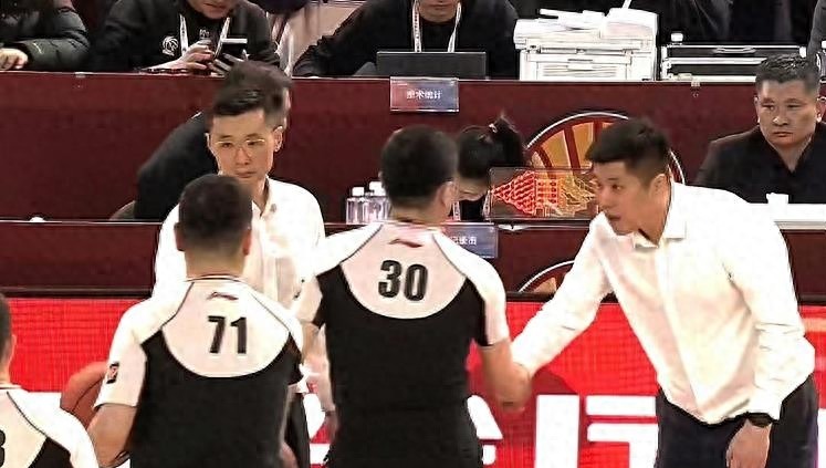 开云体育在线-热闹局面:新疆男篮对阵山西男篮的简单介绍