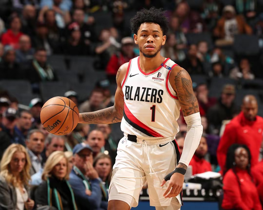 开拓者主帅宣布离职,球队陷入混乱 开拓者主帅宣布离职,球队陷入混乱