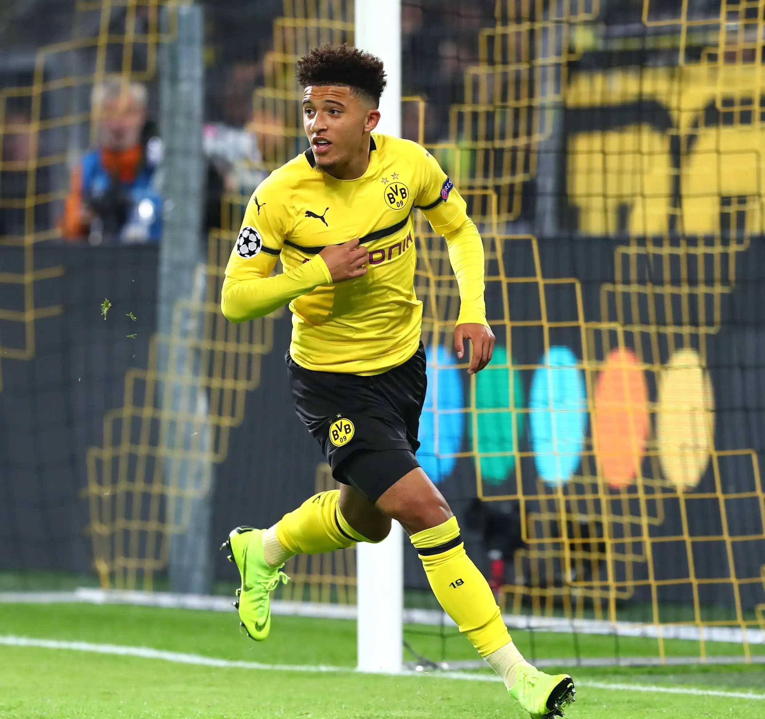 多特蒙德阵中新援助攻破门,助球队跻身德甲前列的简单介绍 多特蒙德阵中新援助攻破门,助球队跻身德甲前列的简单介绍