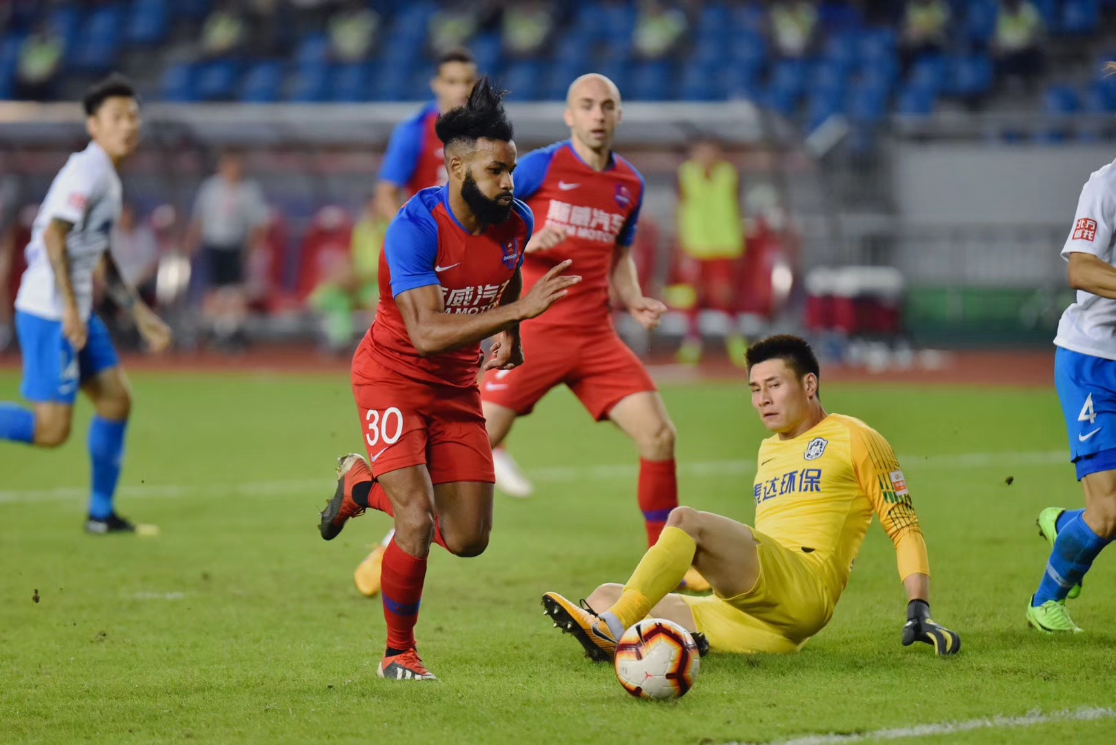 重庆斯威距离夺冠仅一步之遥,冲刺进入白热化 重庆斯威距离夺冠仅一步之遥,冲刺进入白热化