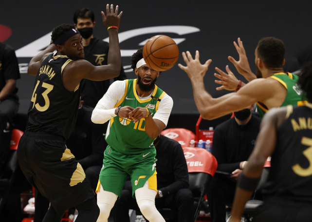 开云平台-火箭鏖战凯尔特人,萨姆·米切尔关键制胜的简单介绍